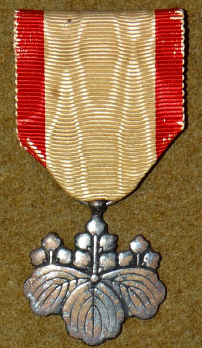 Japanese WW II Order of the Rising Sun 8th Class Medal