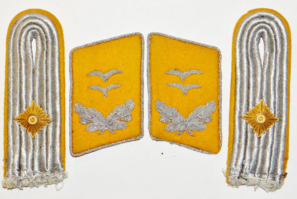 Luftwaffe Oberleutnant of Flight & Para Troops Tabs & Boards SET